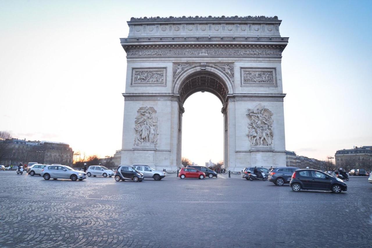 Family Champs Elysees Parijs